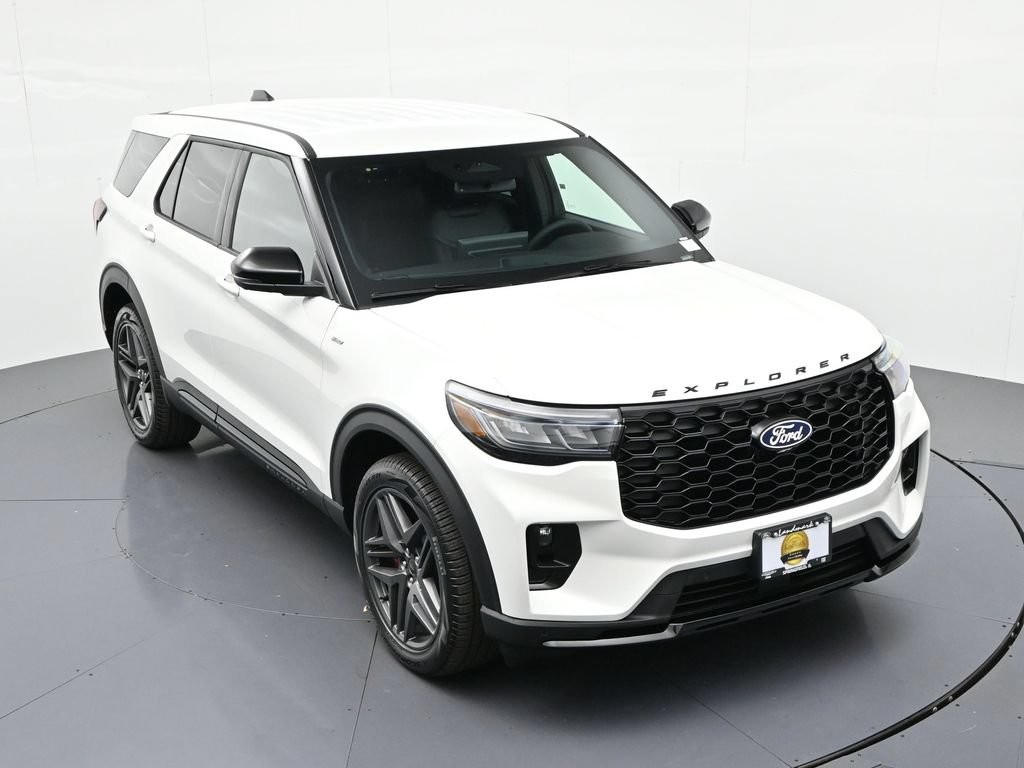 Ford Explorer Vehicle Full-screen Gallery Image 17