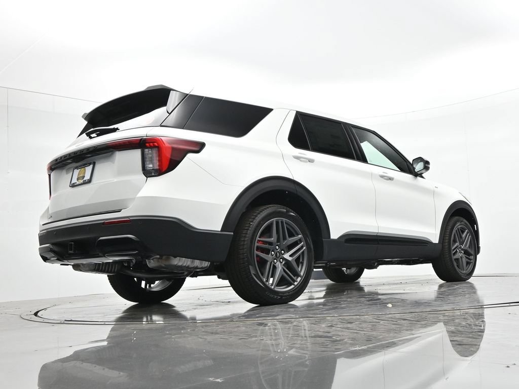 Ford Explorer Vehicle Full-screen Gallery Image 23