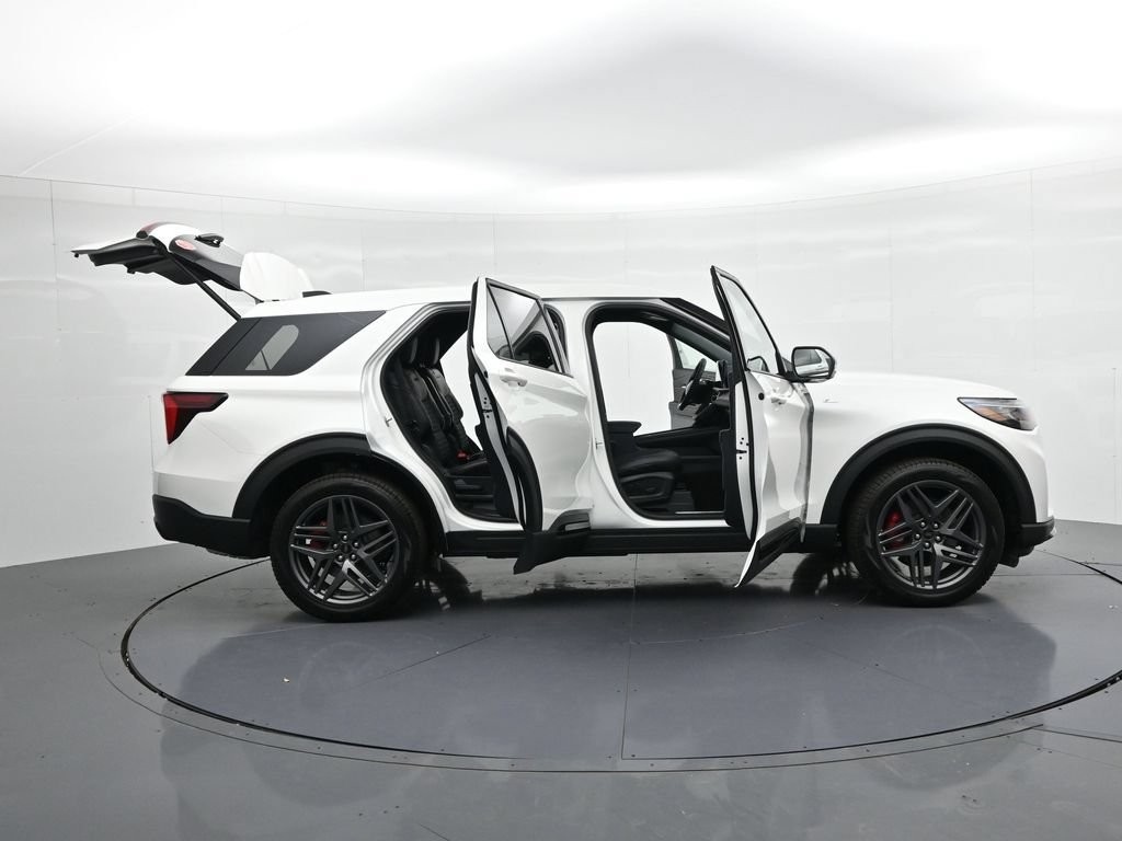 Ford Explorer Vehicle Full-screen Gallery Image 25
