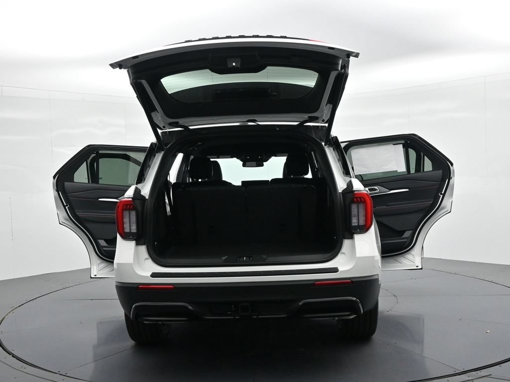 Ford Explorer Vehicle Full-screen Gallery Image 28