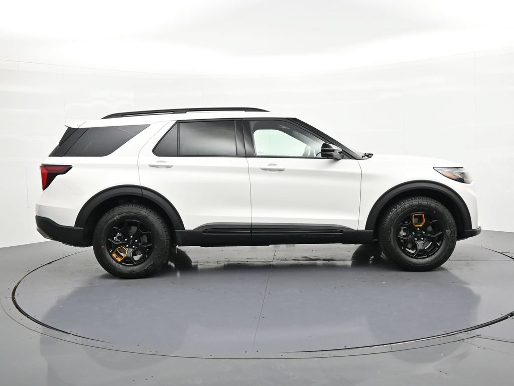 Ford Explorer Vehicle Full-screen Gallery Image 5