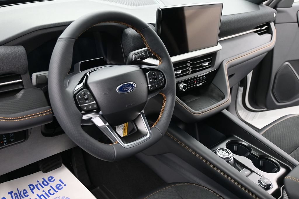 Ford Explorer Vehicle Full-screen Gallery Image 14