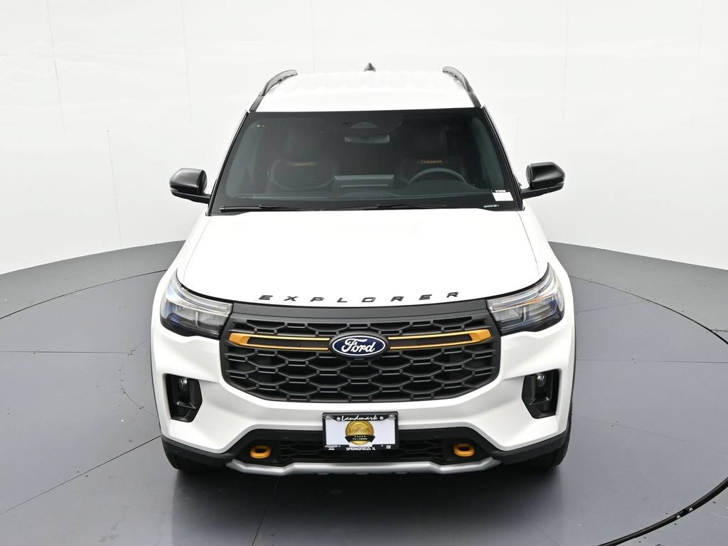 Ford Explorer Vehicle Full-screen Gallery Image 16