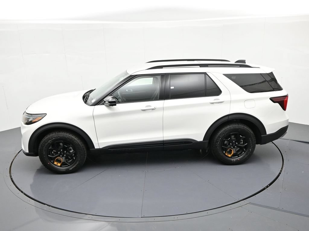 Ford Explorer Vehicle Full-screen Gallery Image 18