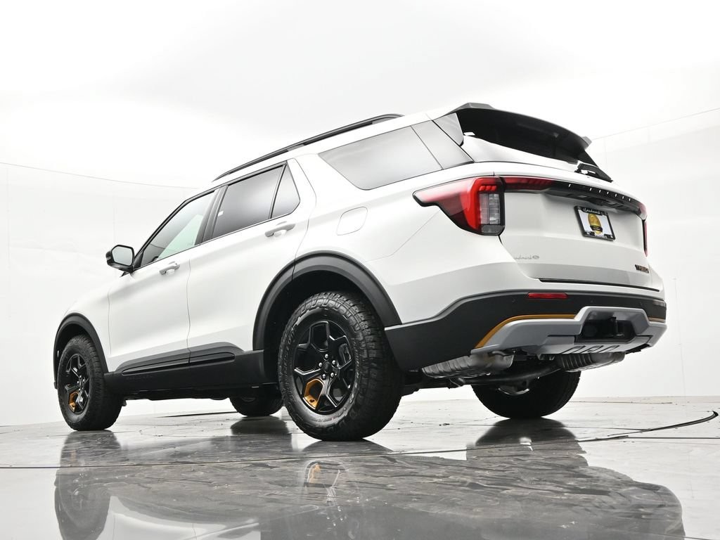 Ford Explorer Vehicle Full-screen Gallery Image 19