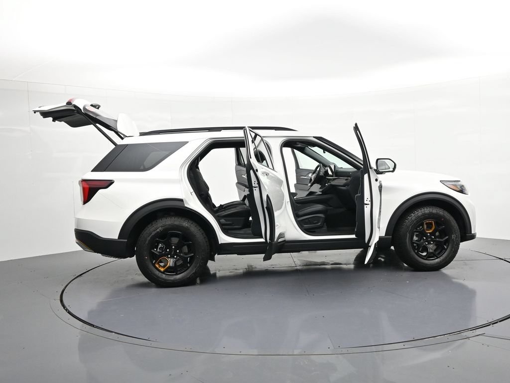 Ford Explorer Vehicle Full-screen Gallery Image 23