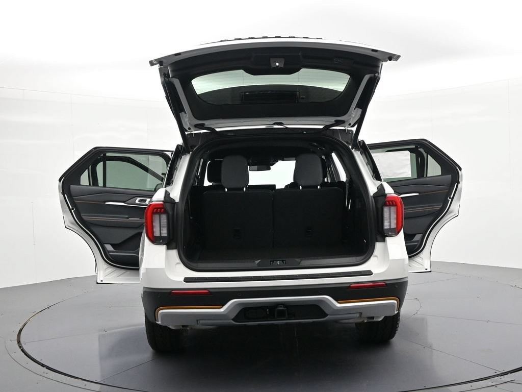 Ford Explorer Vehicle Full-screen Gallery Image 26