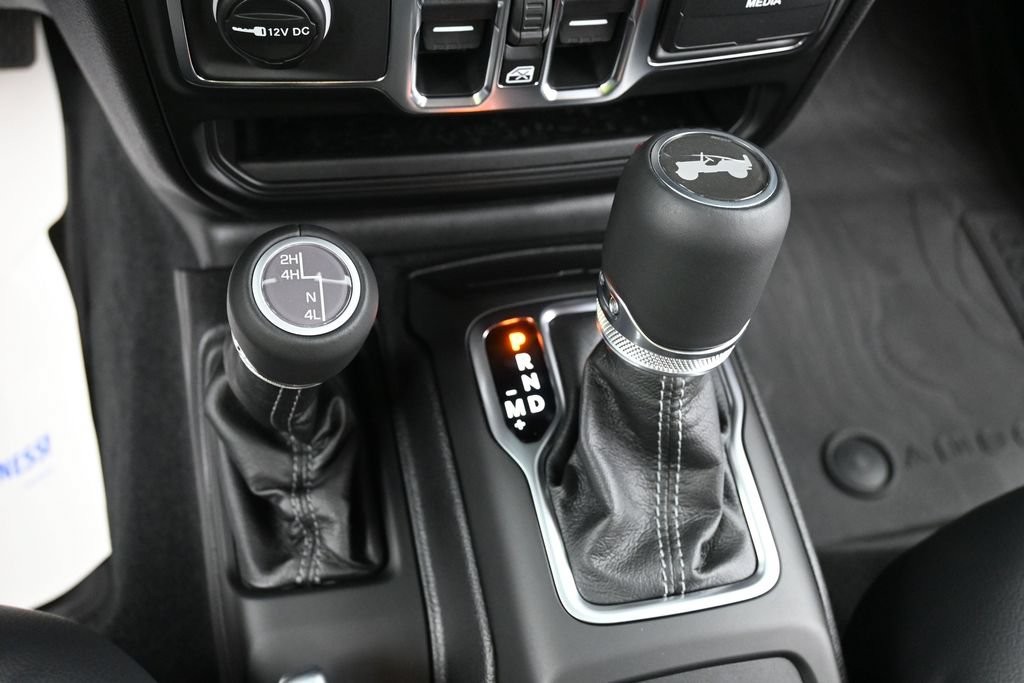 Jeep Wrangler Vehicle Full-screen Gallery Image 12