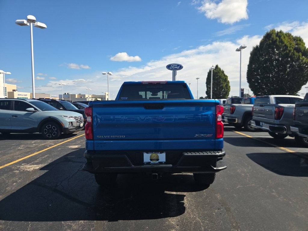 Chevrolet Silverado 1500 Vehicle Full-screen Gallery Image 06