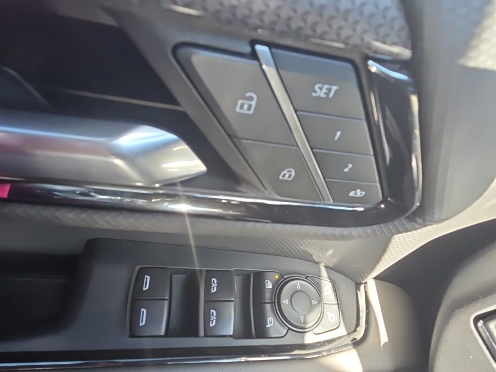 Chevrolet Silverado 1500 Vehicle Full-screen Gallery Image 10