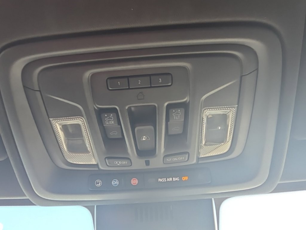 Chevrolet Silverado 1500 Vehicle Full-screen Gallery Image 15