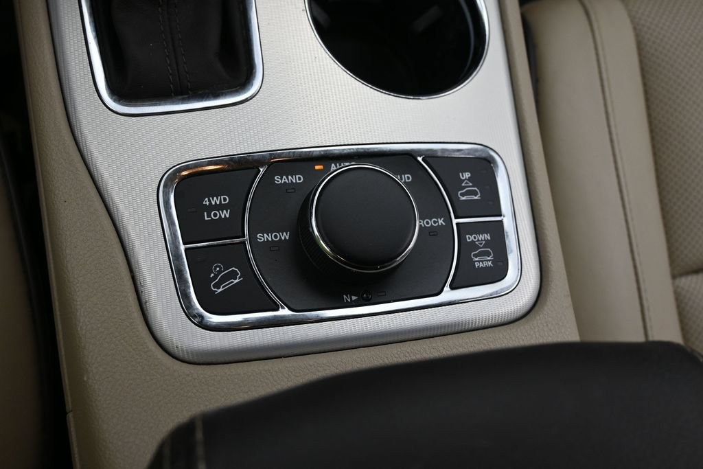 Jeep Grand Cherokee Vehicle Full-screen Gallery Image 13