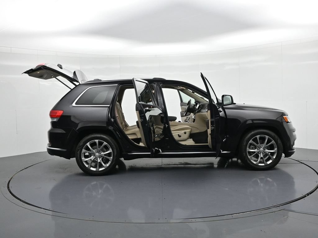 Jeep Grand Cherokee Vehicle Full-screen Gallery Image 24