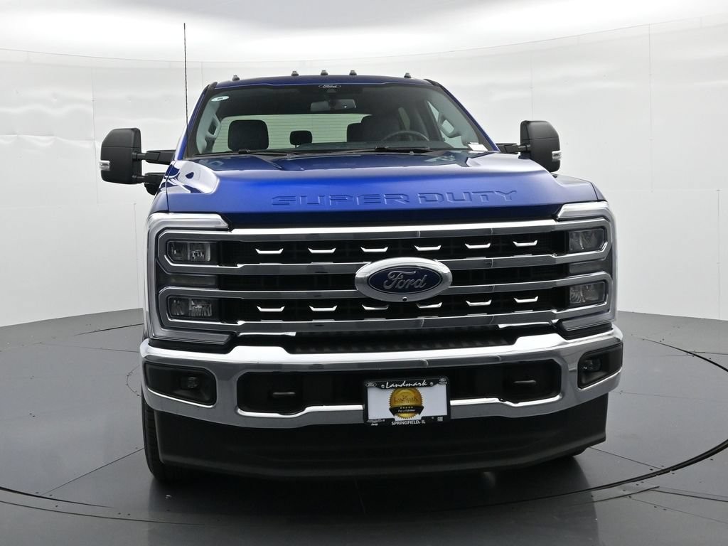 Ford F-250SD Vehicle Full-screen Gallery Image 3