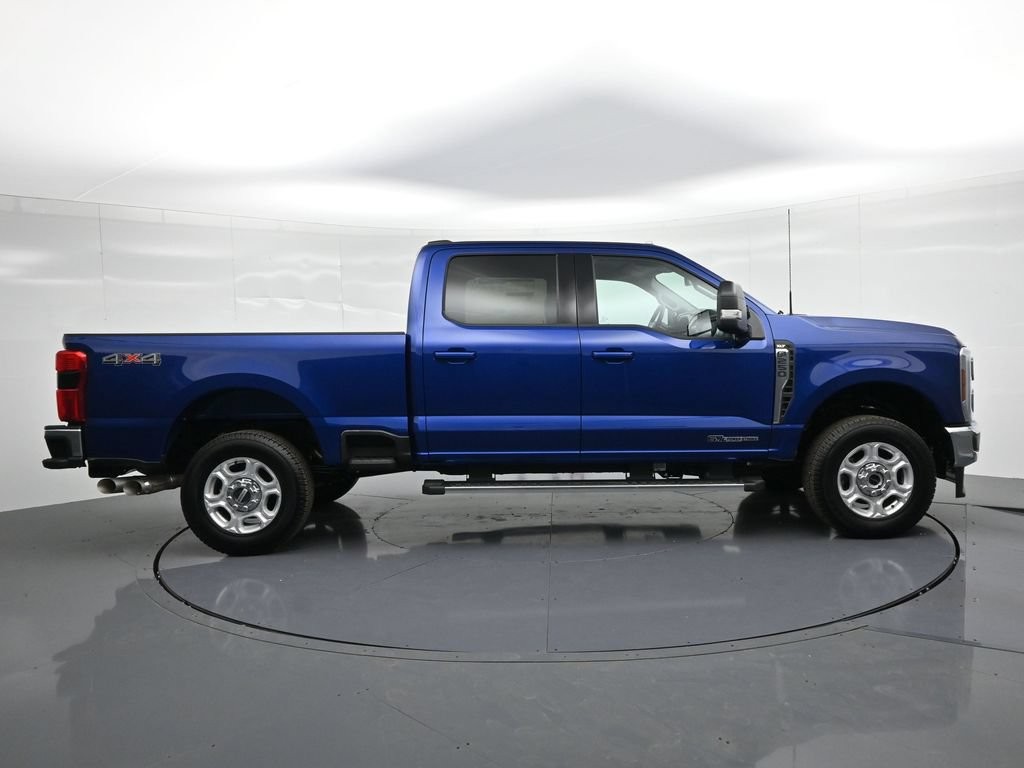 Ford F-250SD Vehicle Full-screen Gallery Image 5
