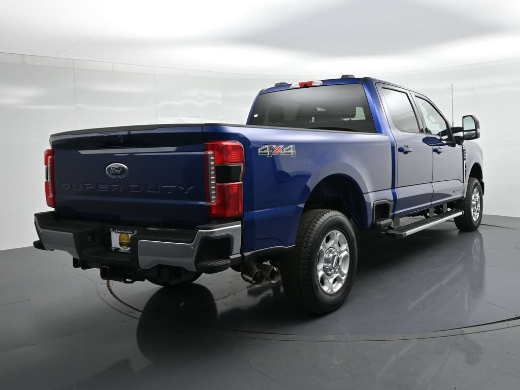 Ford F-250SD Vehicle Full-screen Gallery Image 6