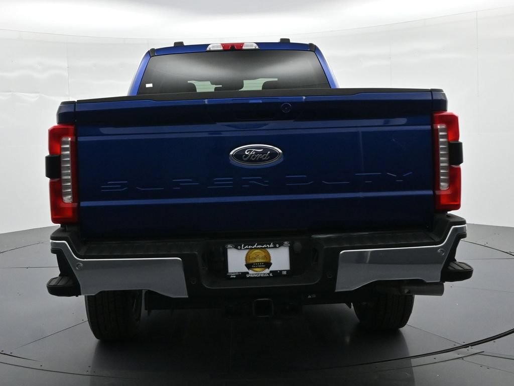 Ford F-250SD Vehicle Full-screen Gallery Image 7