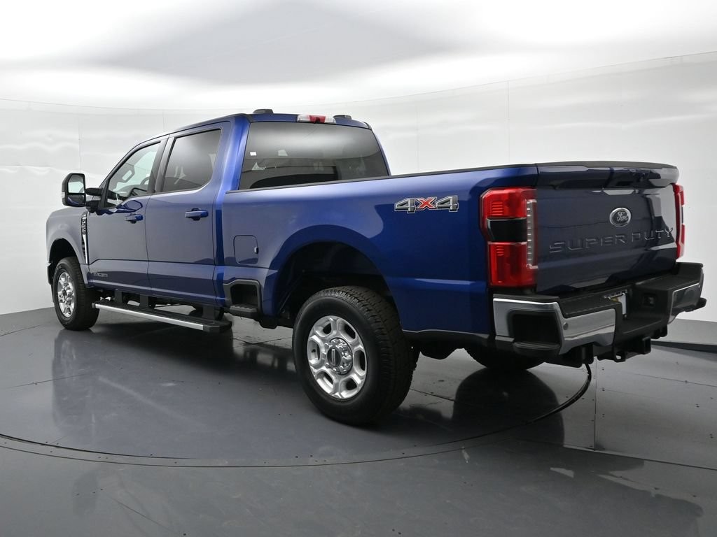 Ford F-250SD Vehicle Full-screen Gallery Image 8