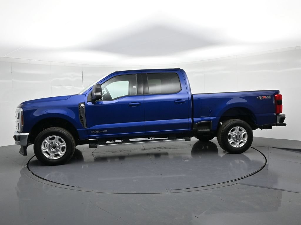 Ford F-250SD Vehicle Full-screen Gallery Image 9