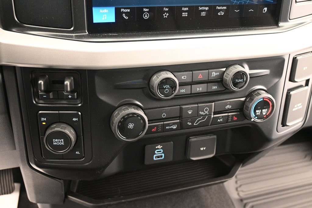 Ford F-250SD Vehicle Full-screen Gallery Image 11