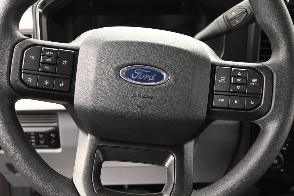 Ford F-250SD Vehicle Full-screen Gallery Image 13