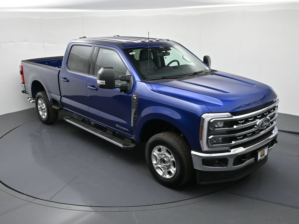 Ford F-250SD Vehicle Full-screen Gallery Image 16