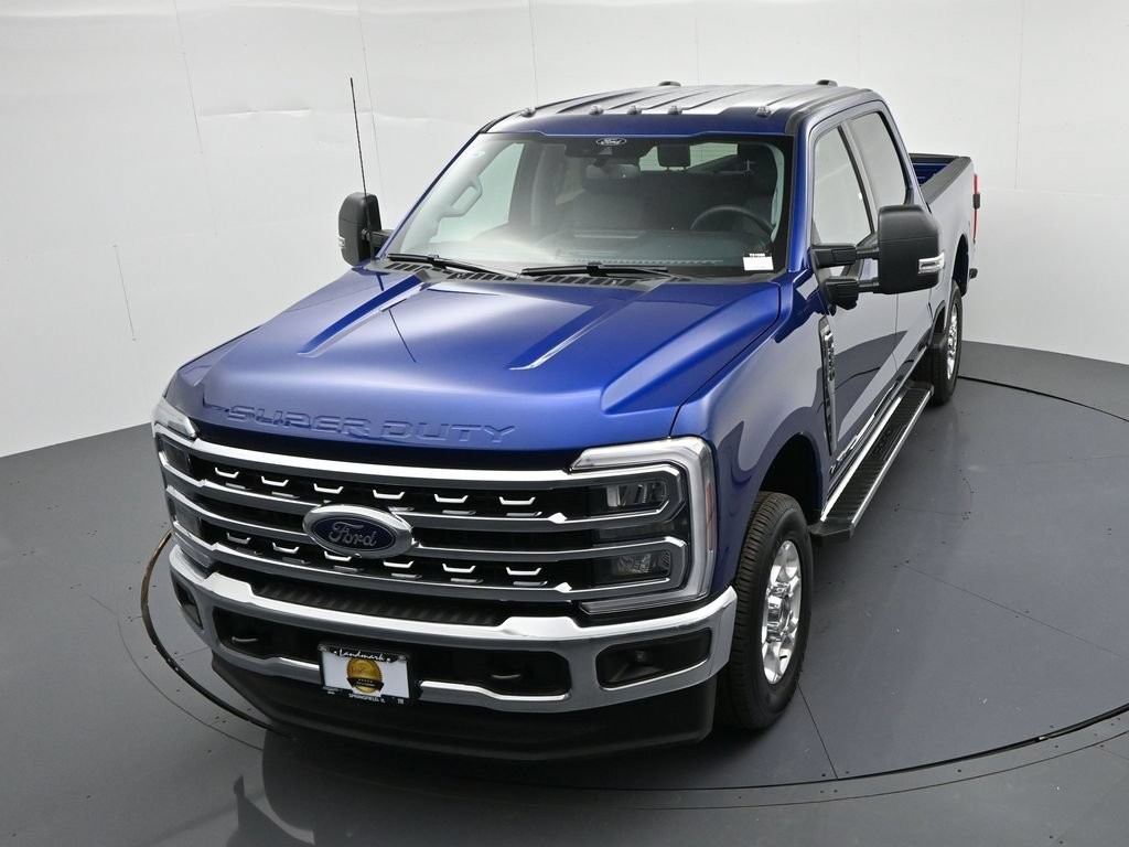Ford F-250SD Vehicle Full-screen Gallery Image 18