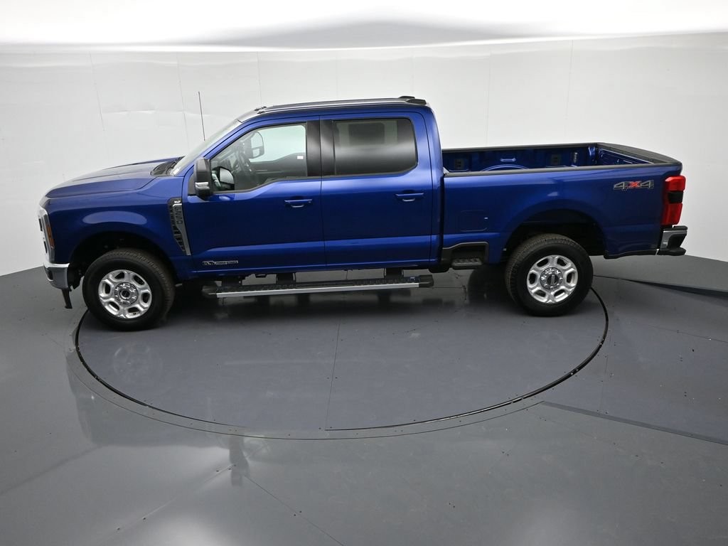 Ford F-250SD Vehicle Full-screen Gallery Image 19