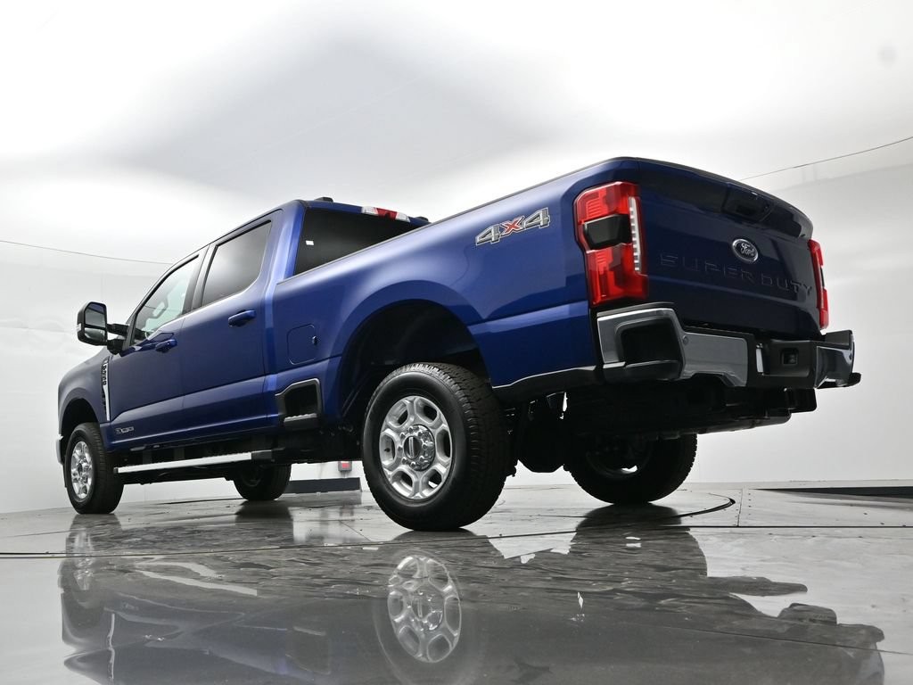 Ford F-250SD Vehicle Full-screen Gallery Image 20