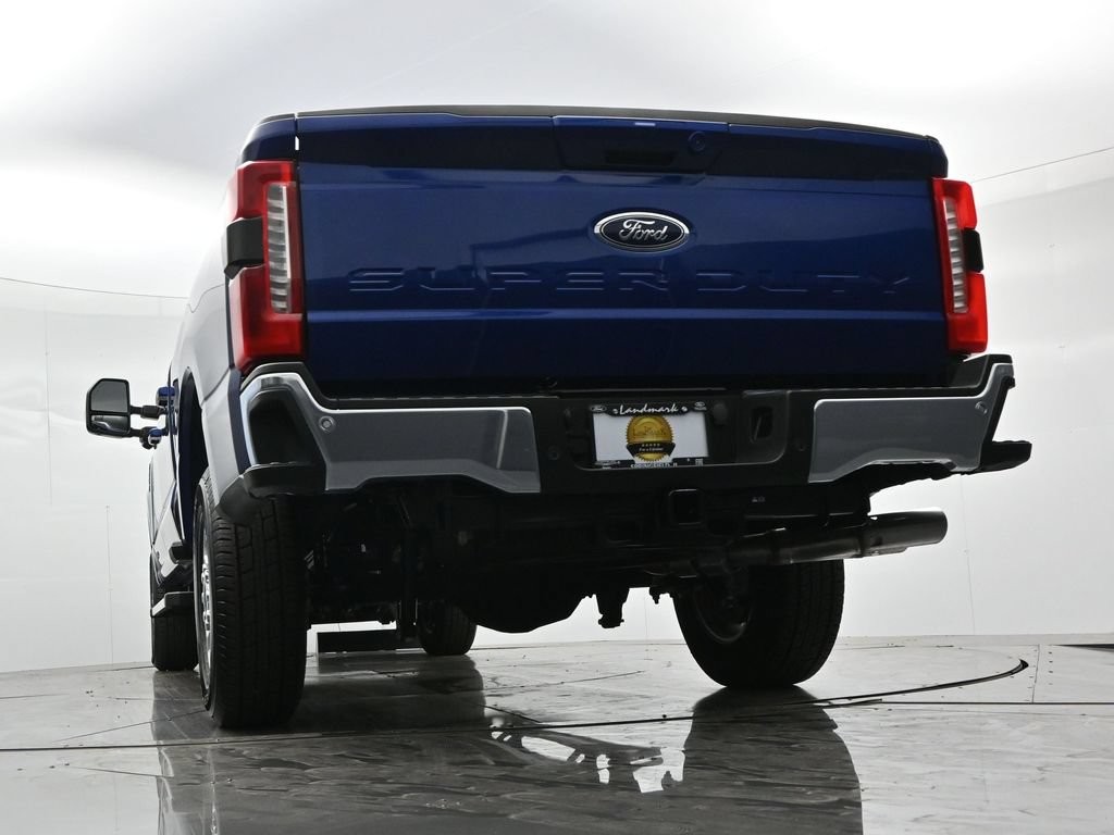 Ford F-250SD Vehicle Full-screen Gallery Image 21