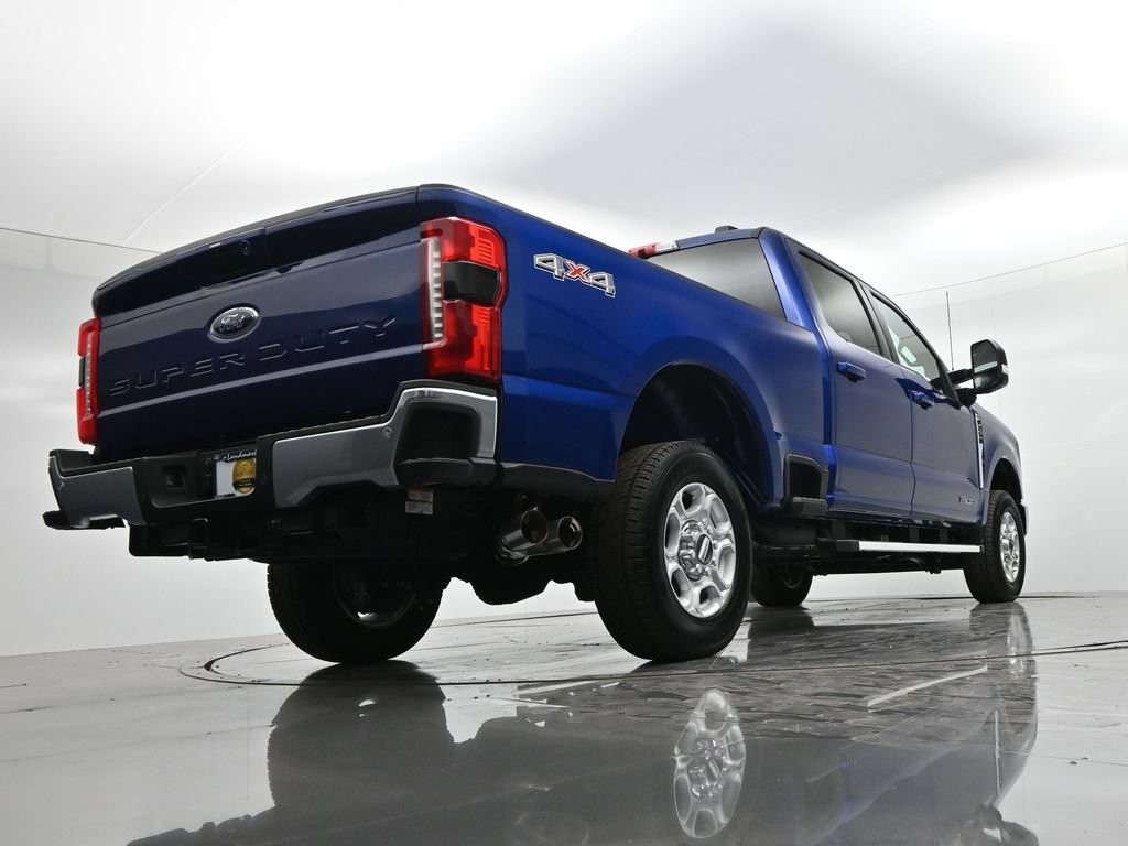 Ford F-250SD Vehicle Full-screen Gallery Image 22