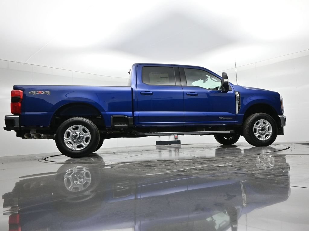 Ford F-250SD Vehicle Full-screen Gallery Image 23