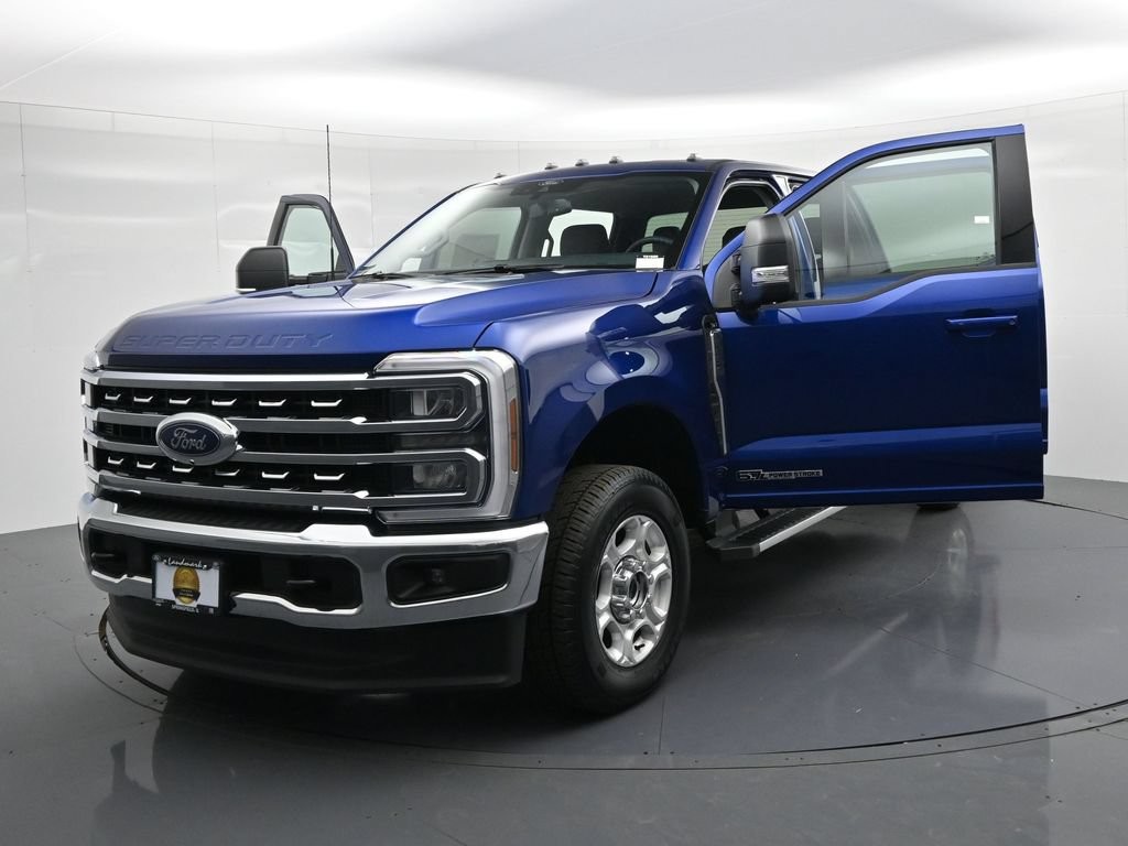 Ford F-250SD Vehicle Full-screen Gallery Image 26