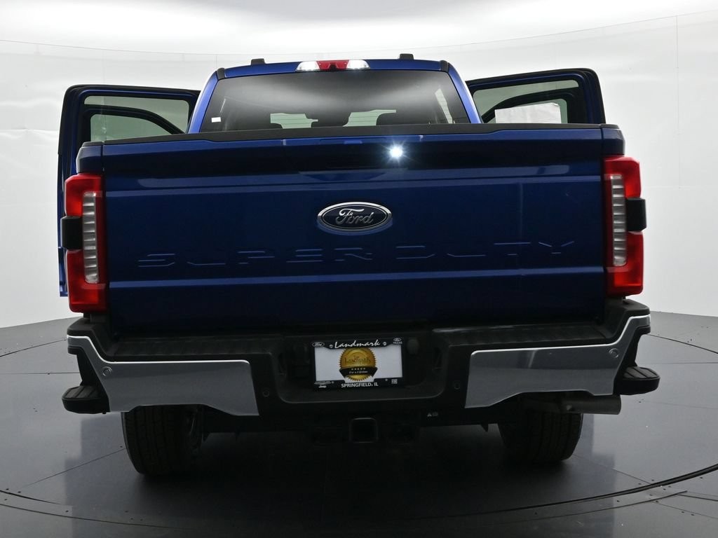 Ford F-250SD Vehicle Full-screen Gallery Image 27