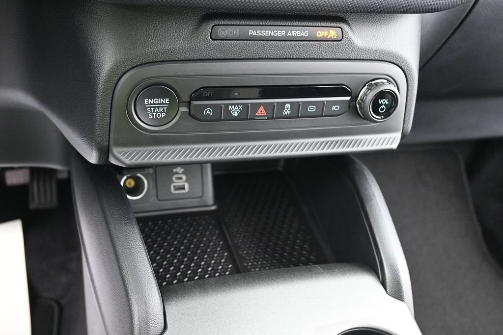 Ford Bronco Sport Vehicle Full-screen Gallery Image 11