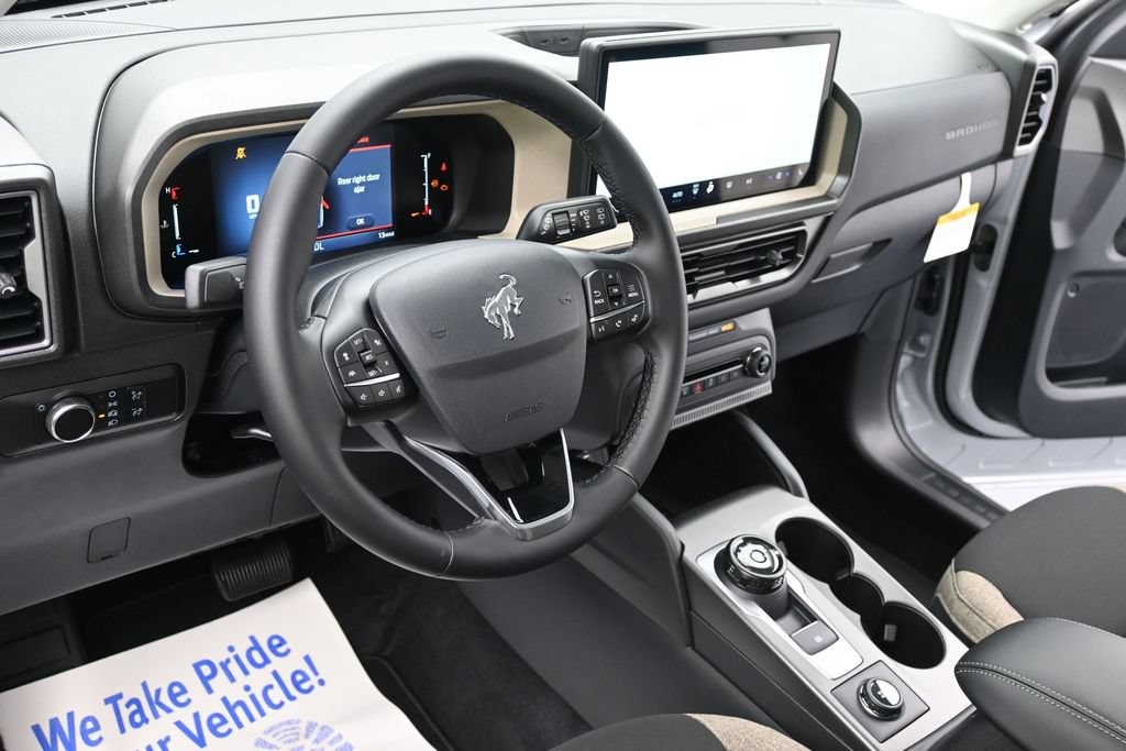 Ford Bronco Sport Vehicle Full-screen Gallery Image 14