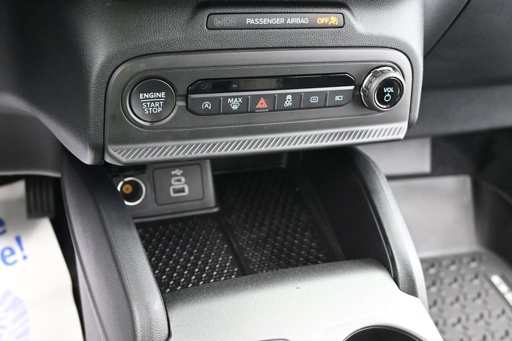 Ford Bronco Sport Vehicle Full-screen Gallery Image 11