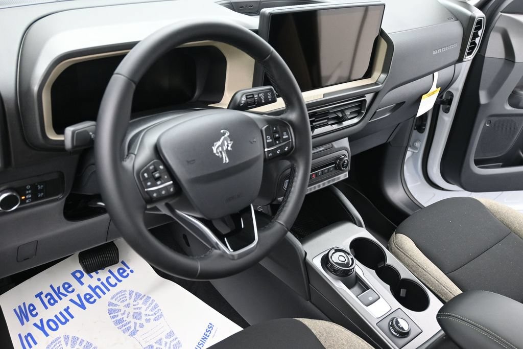 Ford Bronco Sport Vehicle Full-screen Gallery Image 14