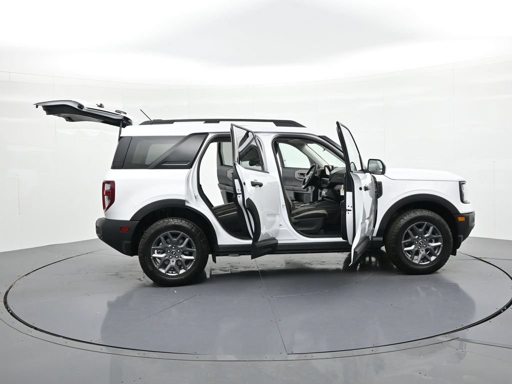 Ford Bronco Sport Vehicle Full-screen Gallery Image 23