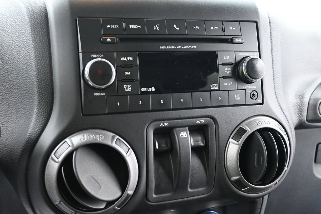 Jeep Wrangler Vehicle Full-screen Gallery Image 10
