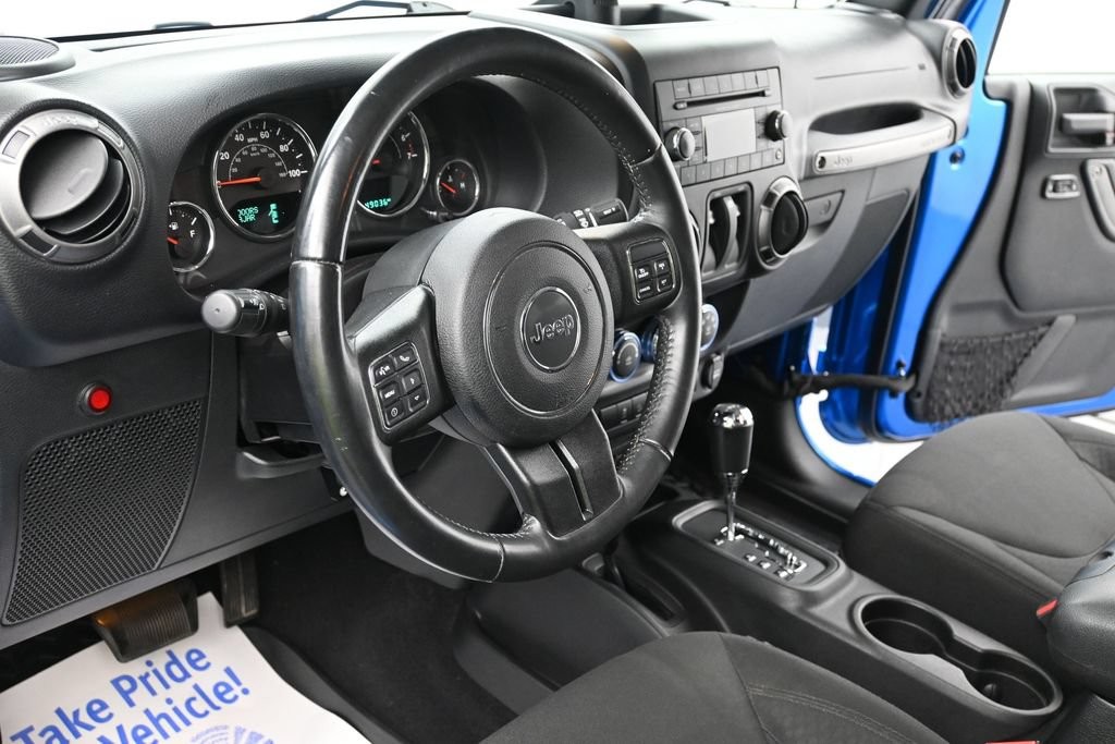 Jeep Wrangler Vehicle Full-screen Gallery Image 13