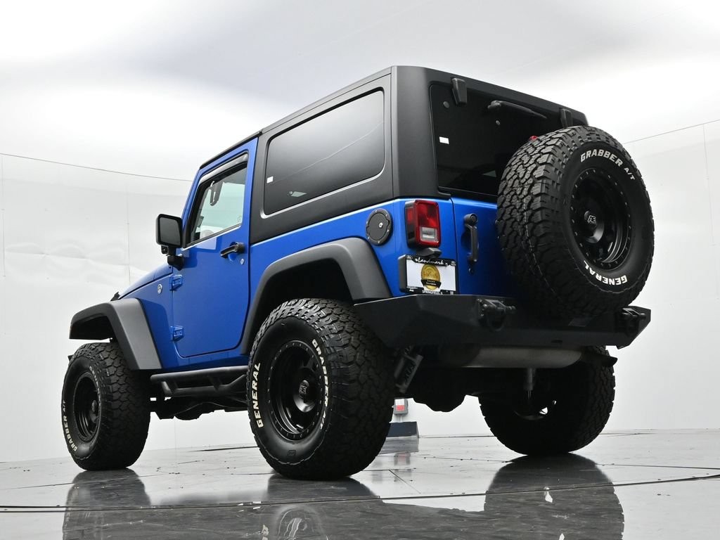 Jeep Wrangler Vehicle Full-screen Gallery Image 18