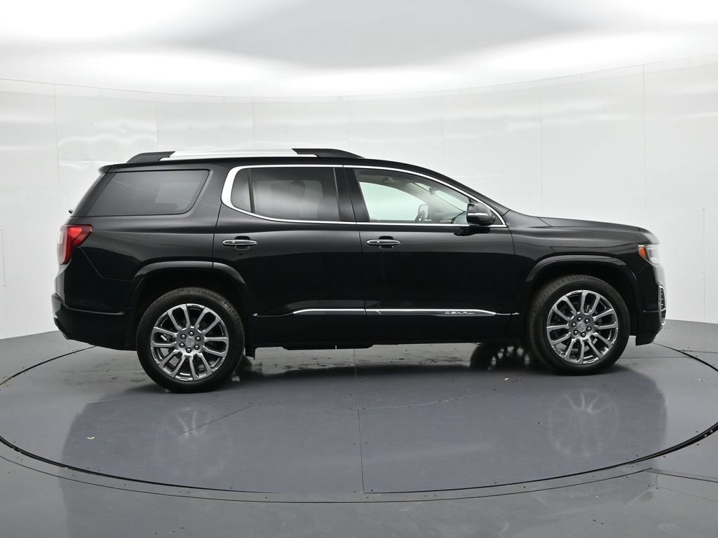 GMC Acadia Vehicle Full-screen Gallery Image 5