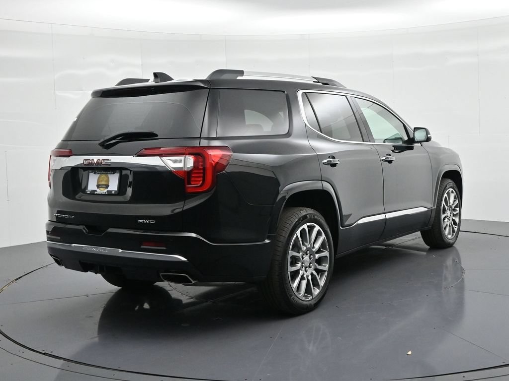 GMC Acadia Vehicle Full-screen Gallery Image 6