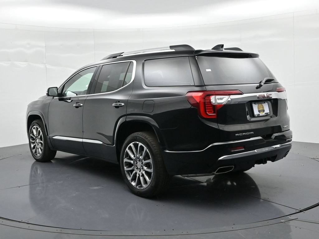 GMC Acadia Vehicle Full-screen Gallery Image 8
