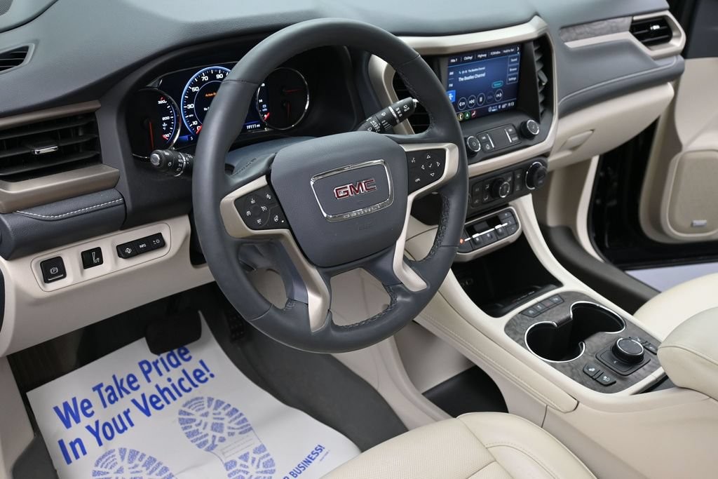 GMC Acadia Vehicle Full-screen Gallery Image 15