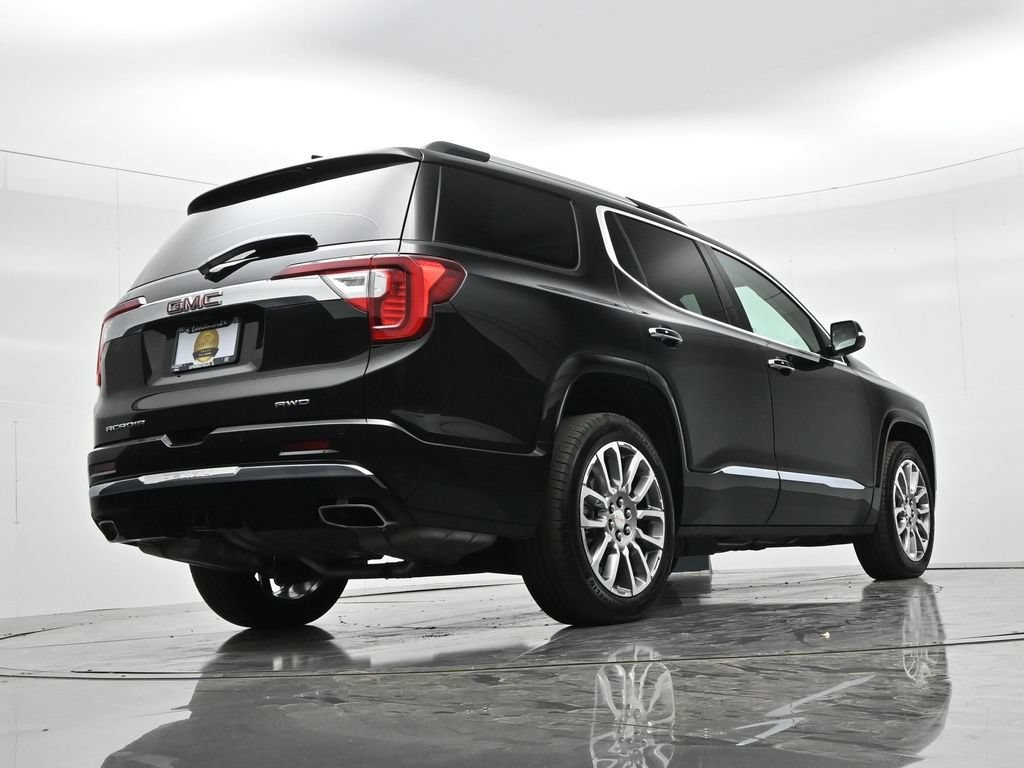 GMC Acadia Vehicle Full-screen Gallery Image 22