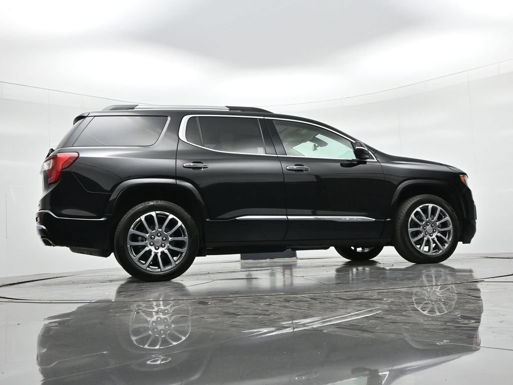 GMC Acadia Vehicle Full-screen Gallery Image 23
