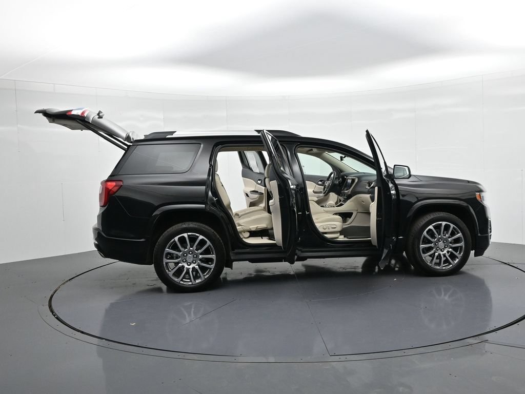 GMC Acadia Vehicle Full-screen Gallery Image 24
