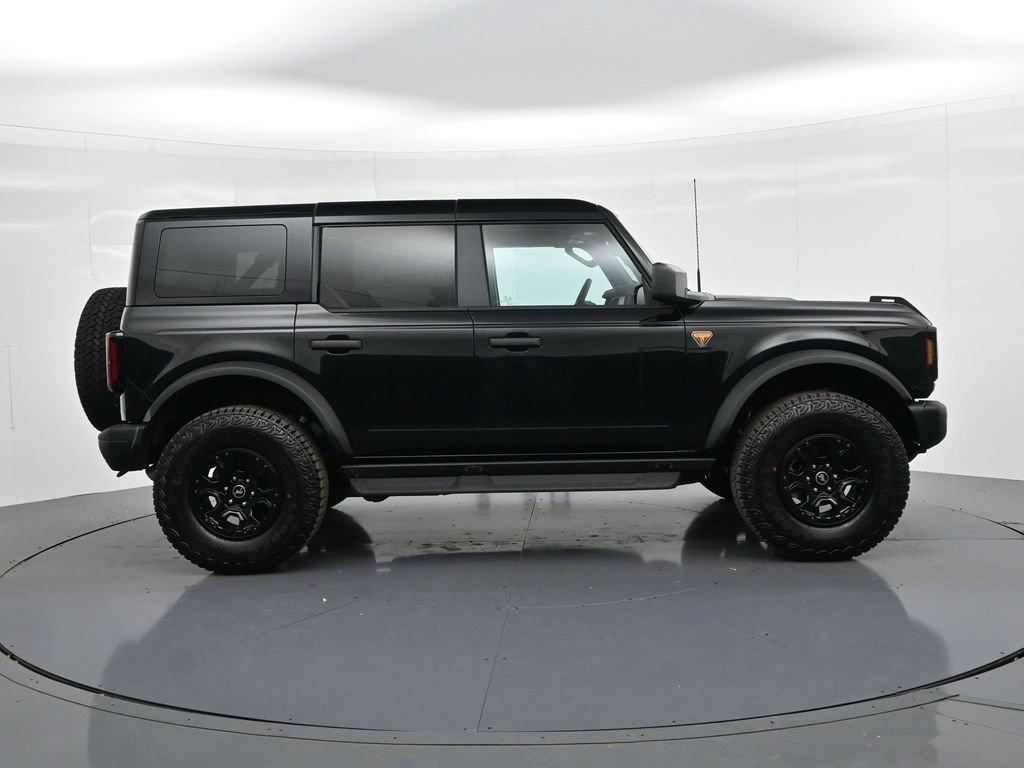 Ford Bronco Vehicle Full-screen Gallery Image 5
